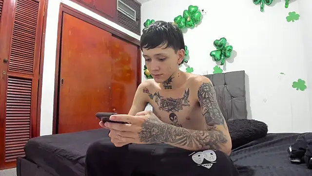 Snapshot of StraightBoy_Nick chatting on May 3, 2026, 4:17 am StraightBoy Nick online show from May 3, 2026, 4:17 am