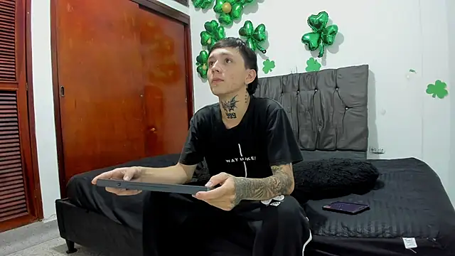 Snapshot of StraightBoy_Nick chatting on May 8, 2026, 1:59 pm StraightBoy Nick online show from May 8, 2026, 1:59 pm