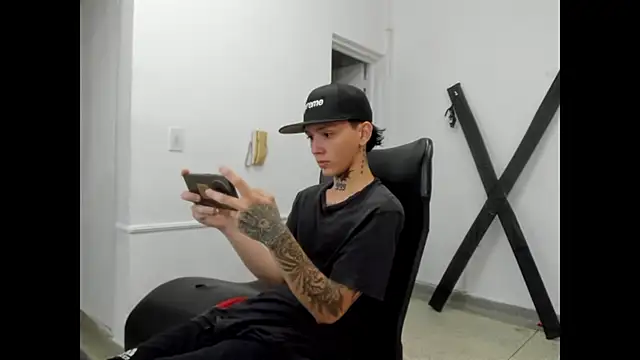 Snapshot of StraightBoy_Nick chatting on May 7, 2026, 9:07 pm StraightBoy Nick online show from May 7, 2026, 9:07 pm