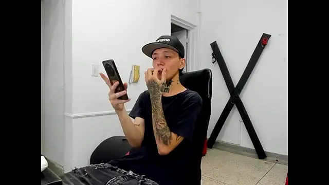 Snapshot of StraightBoy_Nick chatting on May 6, 2026, 8:02 pm StraightBoy Nick online show from May 6, 2026, 8:02 pm