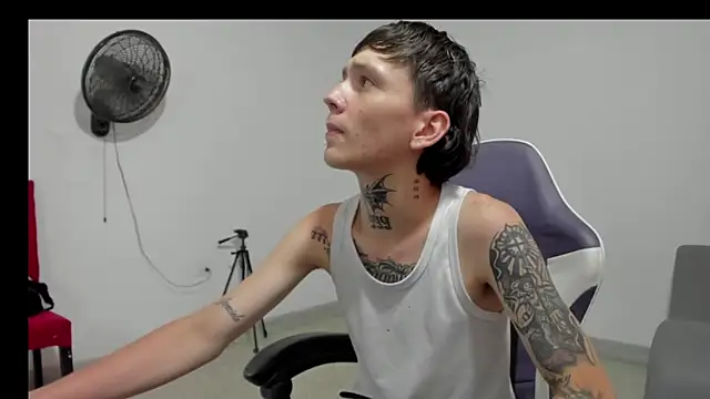 Snapshot of StraightBoy_Nick chatting on May 16, 2026, 5:28 am StraightBoy Nick online show from May 16, 2026, 5:28 am