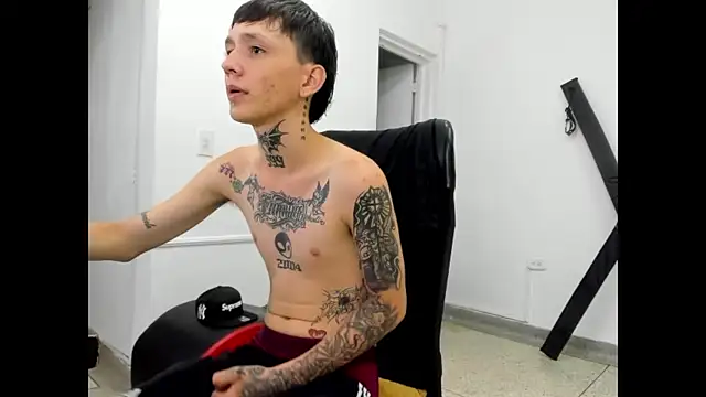 Snapshot of StraightBoy_Nick chatting on April 29, 2026, 7:53 pm StraightBoy Nick online show from April 29, 2026, 7:53 pm