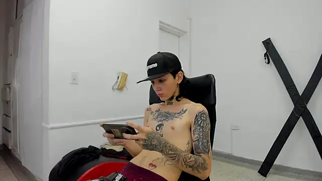 Snapshot of StraightBoy_Nick chatting on April 17, 2026, 7:17 pm StraightBoy Nick online show from April 17, 2026, 7:17 pm