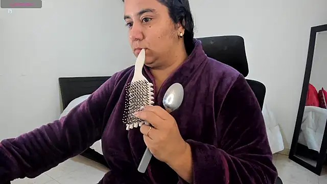 MariamCastiblanco online show from February 23, 2026, 5:02 pm