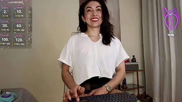 siren indira  online show from November 7, 2025, 10:57 pm