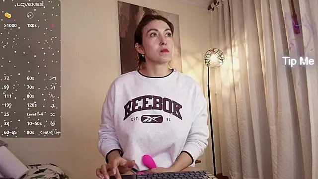 siren indira  online show from April 10, 2026, 5:42 pm