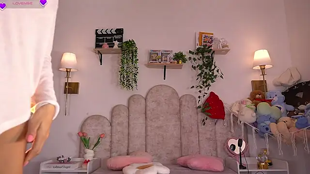 Snapshot of violeth____ chatting on February 17, 2026, 1:30 pm violeth online show from February 17, 2026, 1:30 pm