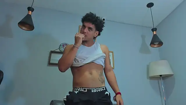 Xfire boy69 online show from December 15, 2025, 2:12 pm