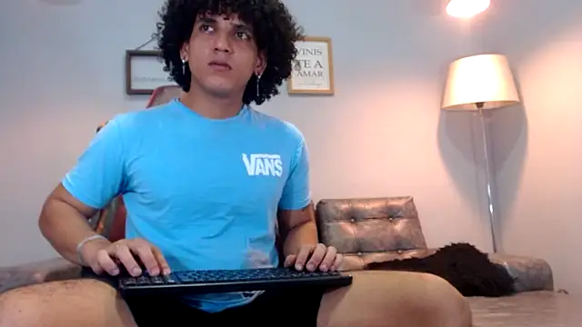 Xfire boy69 online show from November 15, 2025, 3:27 pm