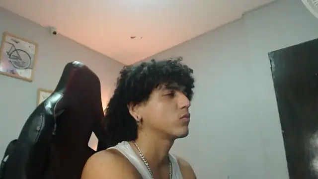 Xfire boy69 online show from October 27, 2025, 4:19 pm