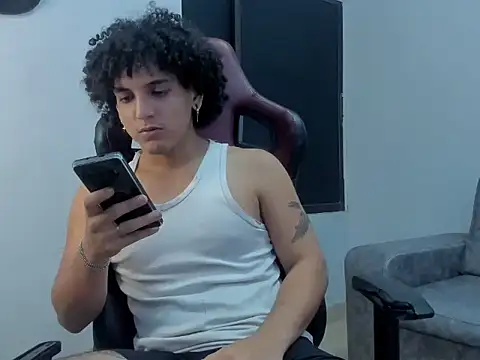 Xfire boy69 online show from October 1, 2025, 3:33 am