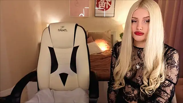 Snapshot of Kimmie_shine chatting on April 1, 2026, 11:22 am Kimmie shine online show from April 1, 2026, 11:22 am