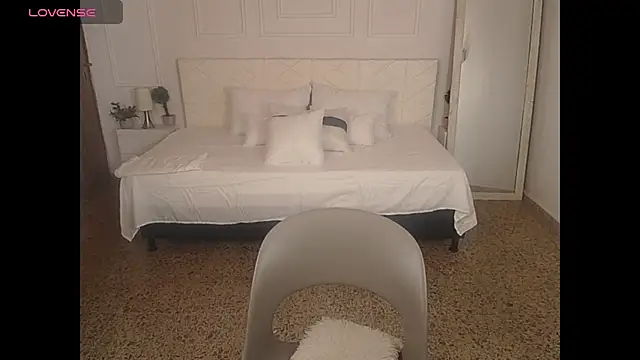 IvyShine7 online show from April 23, 2026, 7:37 pm