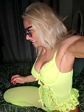 Snapshot of Bellarose_xx chatting on April 14, 2026, 7:08 pm Bellarose xx online show from April 14, 2026, 7:08 pm