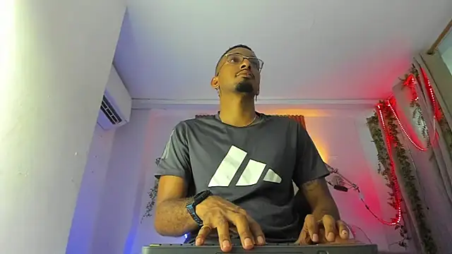 Snapshot of Darwin_mayo chatting on April 7, 2026, 5:15 pm Darwin mayo online show from April 7, 2026, 5:15 pm