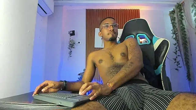 Snapshot of Darwin_mayo chatting on March 31, 2026, 5:48 pm Darwin mayo online show from March 31, 2026, 5:48 pm