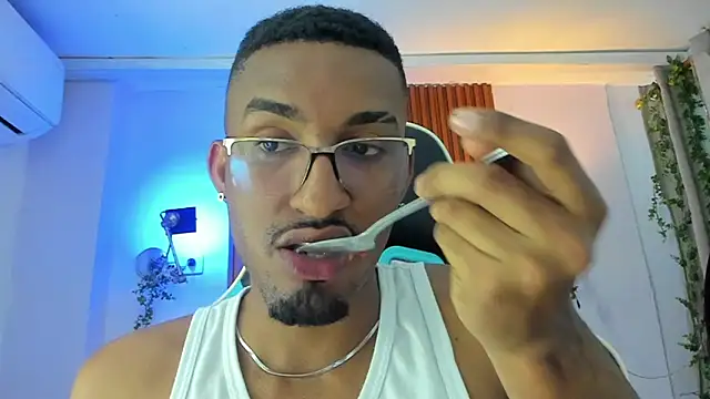Snapshot of Darwin_mayo chatting on March 11, 2026, 5:40 pm Darwin mayo online show from March 11, 2026, 5:40 pm