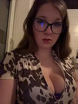 Snapshot of SweetTeenGirl chatting on November 12, 2025, 3:05 pm SweetTeenGirl online show from November 12, 2025, 3:05 pm