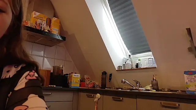 Snapshot of SweetTeenGirl chatting on October 16, 2025, 9:39 am SweetTeenGirl online show from October 16, 2025, 9:39 am