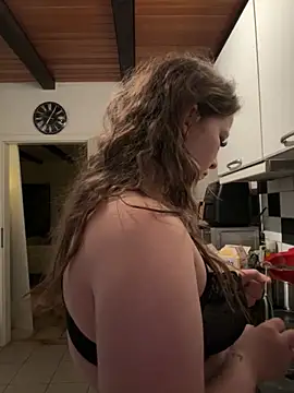 Snapshot of SweetTeenGirl chatting on November 6, 2025, 6:06 am SweetTeenGirl online show from November 6, 2025, 6:06 am