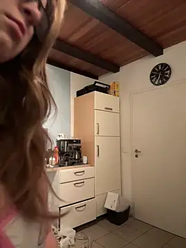 Snapshot of SweetTeenGirl chatting on November 3, 2025, 5:34 am SweetTeenGirl online show from November 3, 2025, 5:34 am