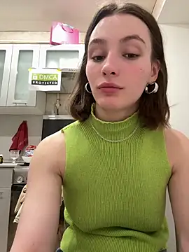 ZariaFlame online show from April 18, 2026, 10:32 pm