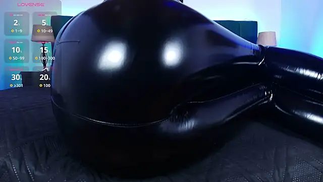 Snapshot of Alisse_Moore chatting on October 10, 2025, 12:50 pm Alisse Moore online show from October 10, 2025, 12:50 pm