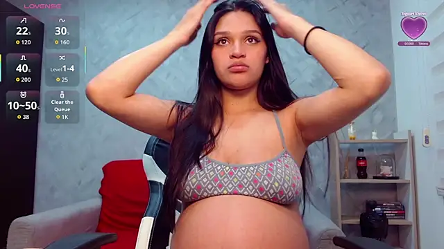 Snapshot of Roxxi_2110 chatting on October 11, 2025, 2:12 am Roxxi 2110 online show from October 11, 2025, 2:12 am