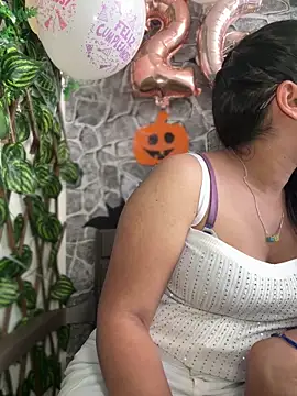 Liulee2 online show from October 24, 2025, 3:00 pm