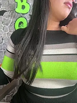 Liulee2 online show from October 28, 2025, 3:44 pm