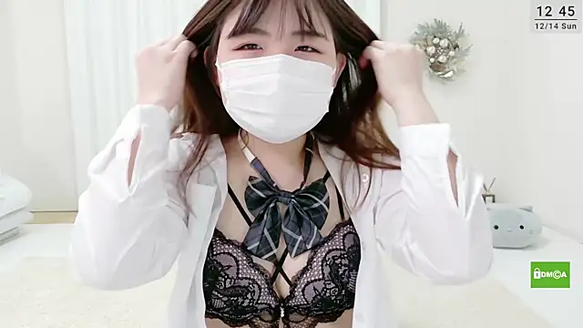 mana-chan online show from December 14, 2025, 3:46 am