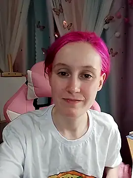 Snapshot of Fuzzy_Unicorn chatting on October 6, 2025, 7:03 pm Fuzzy Unicorn online show from October 6, 2025, 7:03 pm