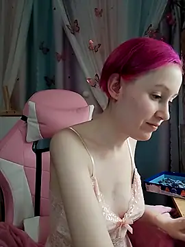 Fuzzy Unicorn online show from November 25, 2025, 7:36 pm