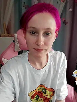 Snapshot of Fuzzy_Unicorn chatting on September 23, 2025, 6:48 pm Fuzzy Unicorn online show from September 23, 2025, 6:48 pm