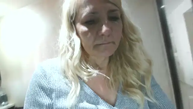 ButterflyBlondie online show from July 27, 2026, 1:40 pm