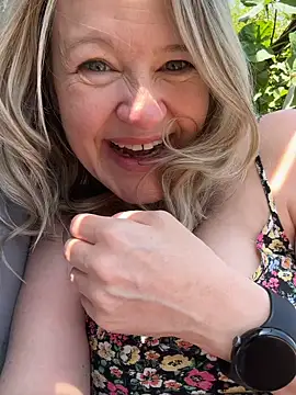SuzieSub online show from May 28, 2026, 1:39 pm