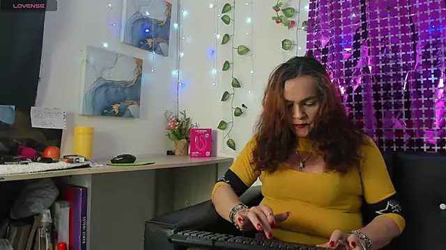 Snapshot of Mishell_Bons chatting on February 11, 2026, 7:03 pm Mishell Bons online show from February 11, 2026, 7:03 pm