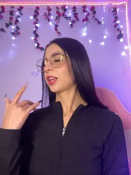 Lia  1 online show from December 13, 2025, 11:44 pm