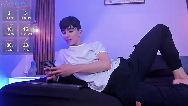 Snapshot of mathias_saenz chatting on November 28, 2025, 7:47 pm mathias saenz online show from November 28, 2025, 7:47 pm