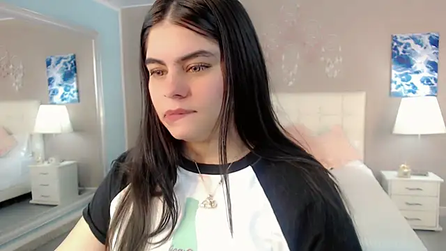 maddissonivanova online show from December 4, 2025, 7:24 pm