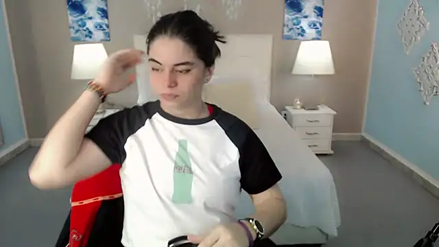 maddissonivanova online show from October 20, 2025, 7:14 pm