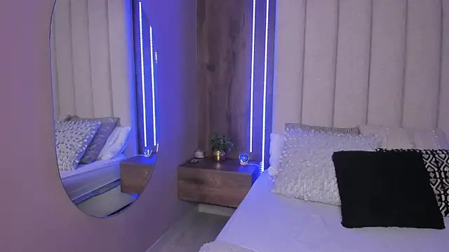 LucySalvatore  online show from January 13, 2026, 8:24 pm