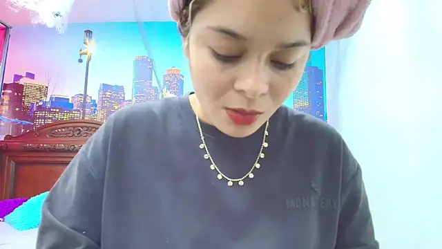Snapshot of ESMERALDA-BLUE chatting on October 18, 2025, 9:06 pm ESMERALDA-BLUE online show from October 18, 2025, 9:06 pm
