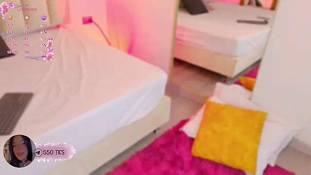 Emely Deluxe online show from April 7, 2026, 10:17 am