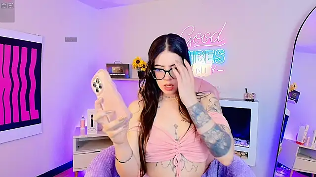 Alice Vixen online show from May 2, 2026, 12:32 pm