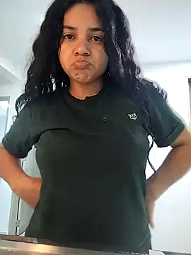 Snapshot of Eimy-04 chatting on February 6, 2026, 8:10 am Eimy-04 online show from February 6, 2026, 8:10 am