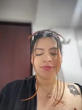 Snapshot of Yaqui_elle chatting on January 6, 2026, 3:43 am Yaqui elle online show from January 6, 2026, 3:43 am