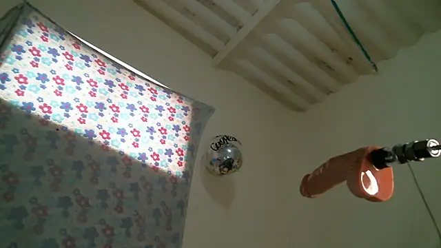 Monserrat Sweet online show from November 26, 2025, 8:09 pm