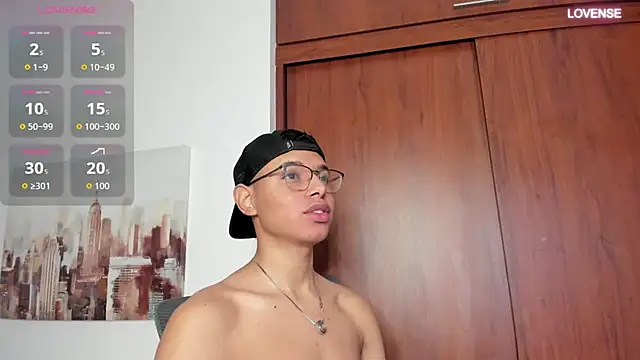 Snapshot of tristan_gold chatting on September 16, 2025, 10:49 am tristan gold online show from September 16, 2025, 10:49 am