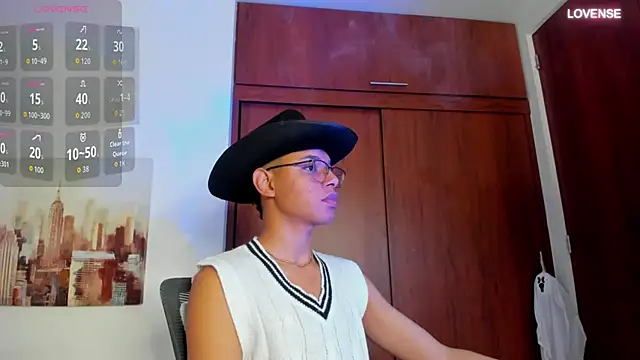 Snapshot of tristan_gold chatting on October 6, 2025, 10:49 am tristan gold online show from October 6, 2025, 10:49 am